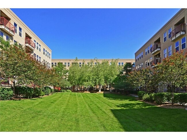 Building Photo - 660 N 2nd St