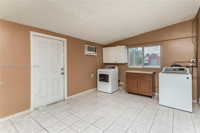 Building Photo - 630 NW 199th St