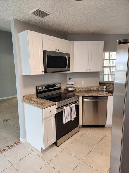 LEFT SIDE KITCHEN - 13 Empress Ln