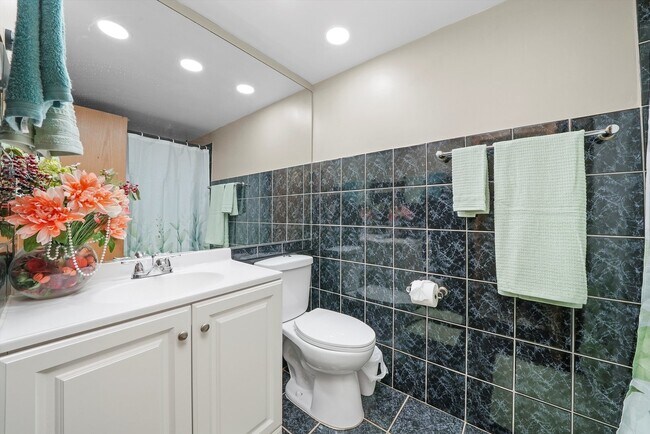 Building Photo - 1460 Fairlane Dr