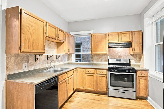 Building Photo - 4930 N Monticello Ave