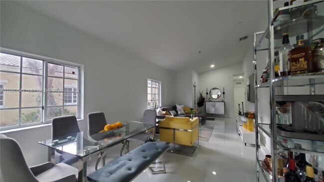 Building Photo - 1225 NE 32nd Ave