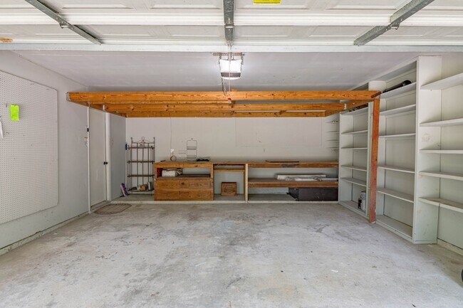 Building Photo - 6 Basal Briar Ct