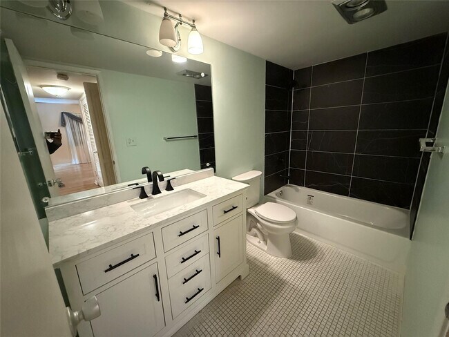 Building Photo - 3575 Brokenwoods Dr