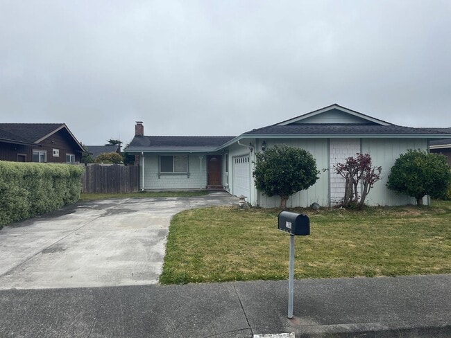 Primary Photo - Charming 3 Bedroom, 2 Bath Home with Attac...