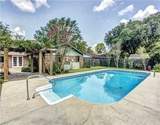 Building Photo - OCEAN SPRINGS - BEAUTIFUL HOME WITH POOL. AND SPACE FOR ENTERTAINING!