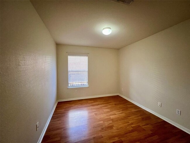 Building Photo - 4511 Western Lake Dr