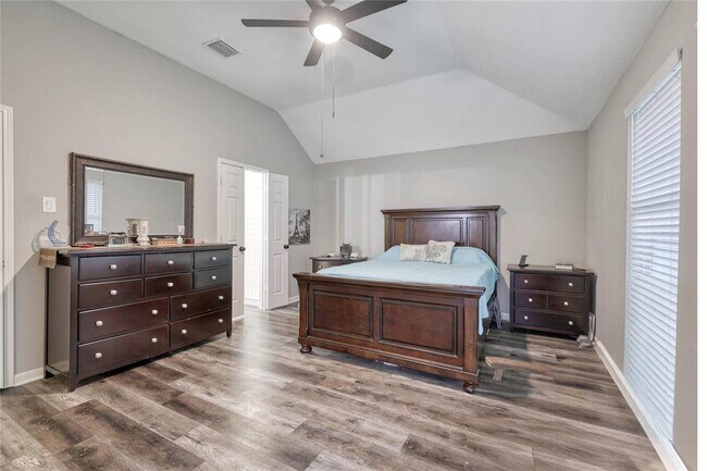 Building Photo - 16439 Sunlamp Ct