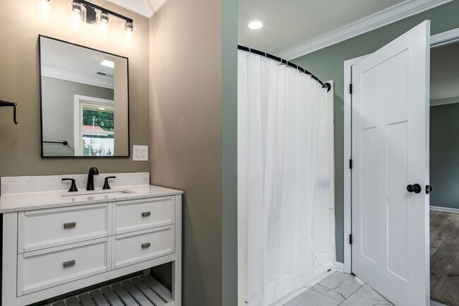 Building Photo - Newly renovated 4 Bedroom 3 Bathroom Home in Greeneville, TN