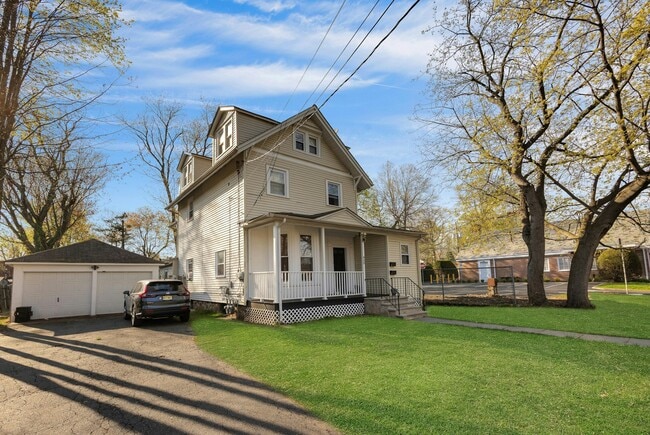 Building Photo - 460 Orchard St