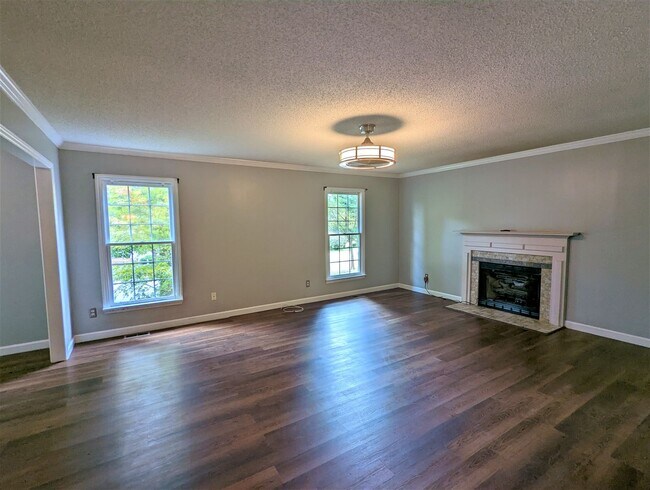 Building Photo - 4320 Willow Lake Rd