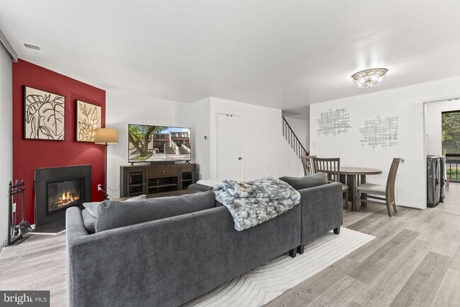 Building Photo - 2216 S Quincy St