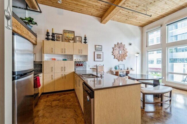 Building Photo - 1 bedroom in Seattle WA 98109