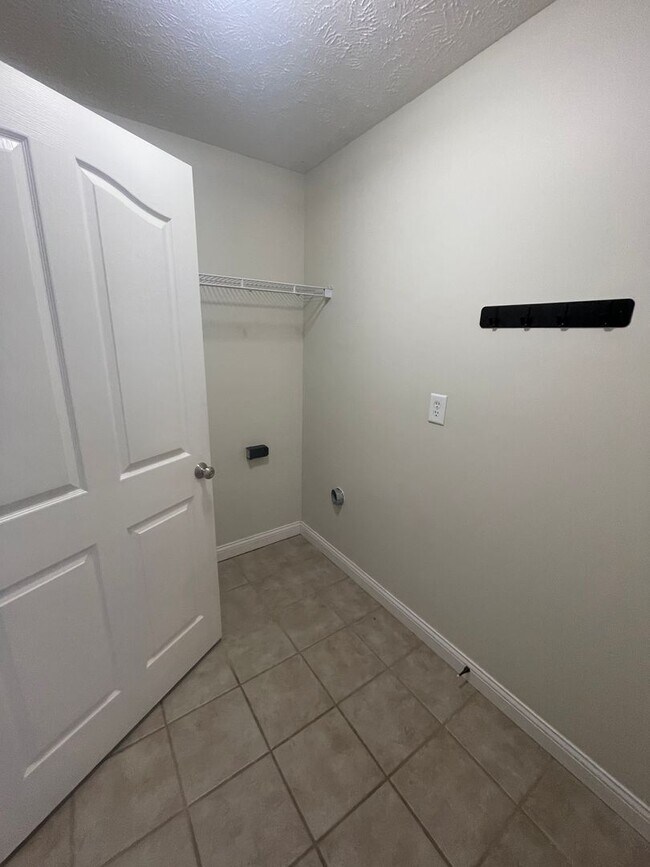 Building Photo - Three Bedroom Single Family Home - West La...