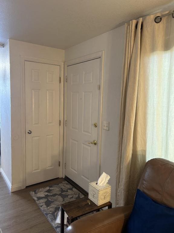 Building Photo - 2215 Poplar Dr