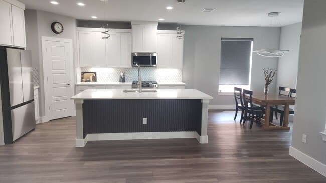 Building Photo - 1025 E Coral Way