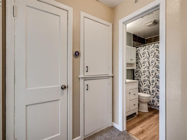 Building Photo - 211 W Dale St