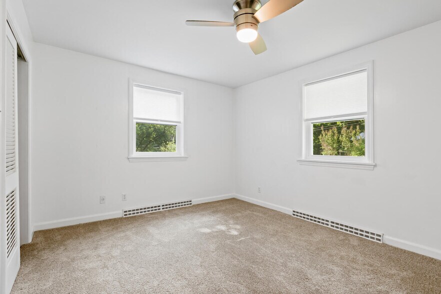 Building Photo - 68 Wilshire Dr