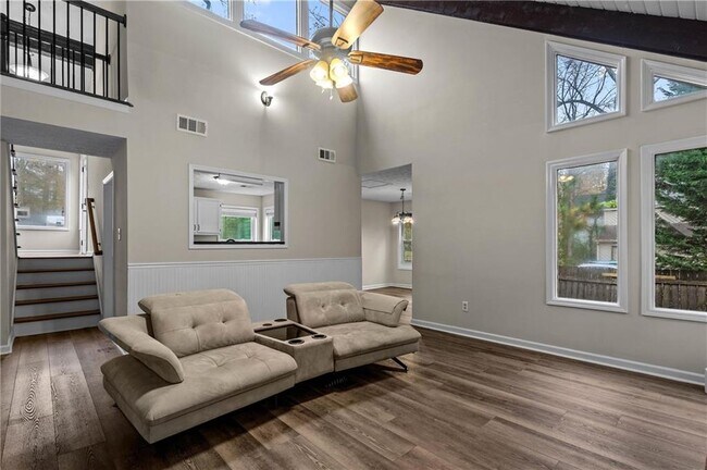 Building Photo - 2400 Salem Dr