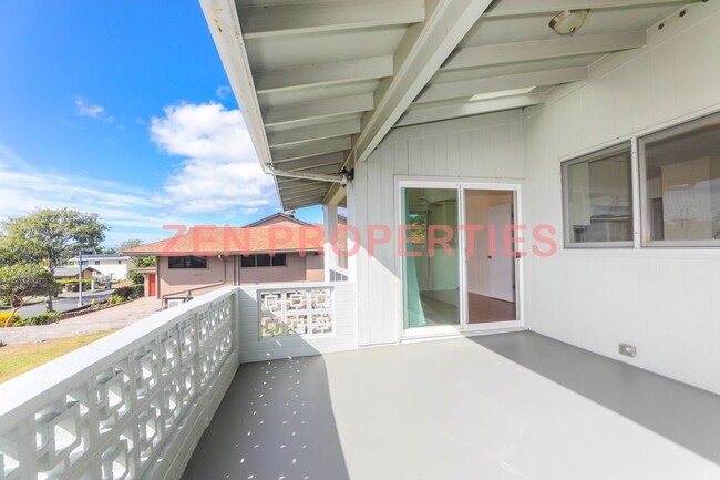 Building Photo - Lower Waialae Iki 3 Bedroom, 2 Bath Single...