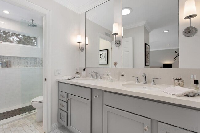 Building Photo - 917 Orchid Way
