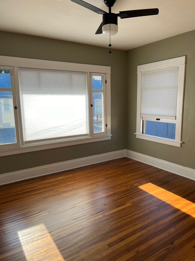 Green Bedroom - 839 E Ocean Blvd