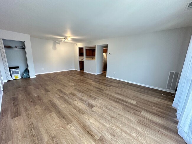 Building Photo - Available for Immediate Move-In – 2 Bed | 2 Bath Condo