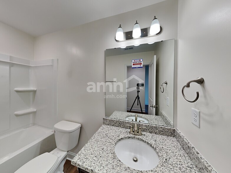 Building Photo - 326 Golucke Way