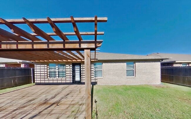 Building Photo - AVAILABLE NOW READY TO MOVE IN