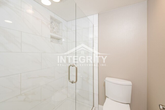 Building Photo - 1365 Columbine St