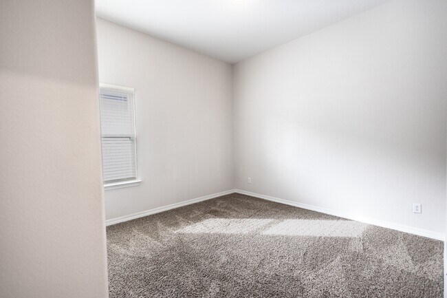 Building Photo - 14852 Mike a Mendoza Ave