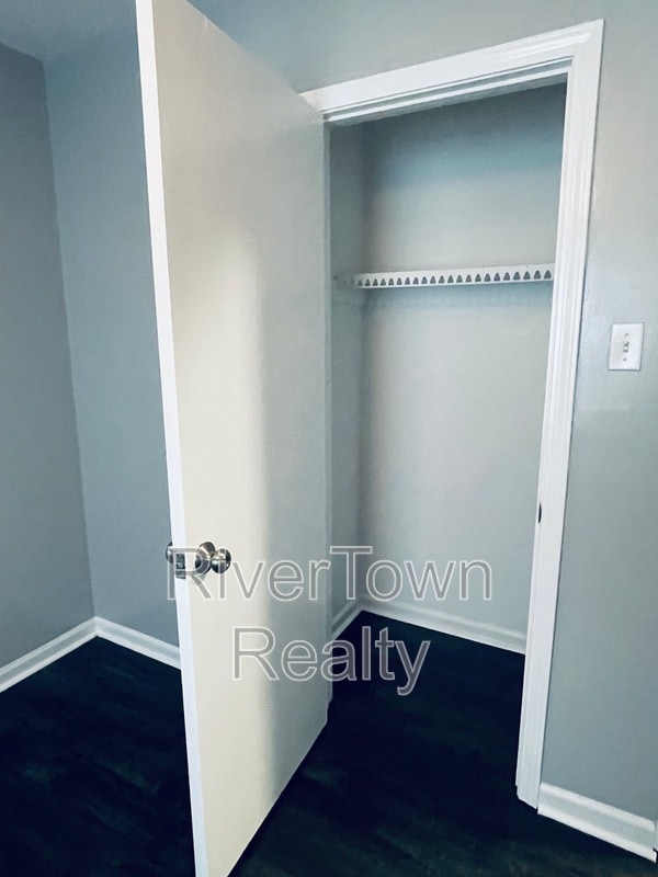 Building Photo - 6630 Embassy Cir