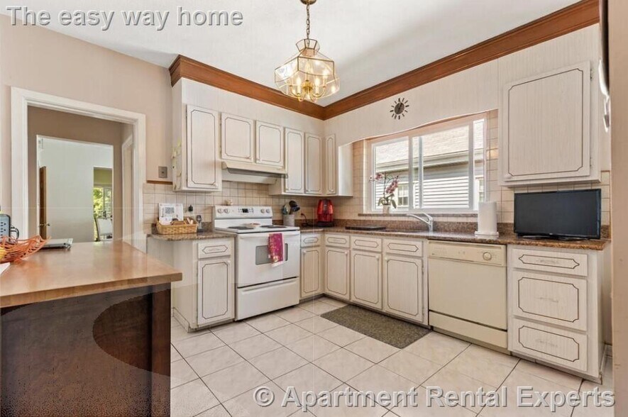 Building Photo - 38 George St