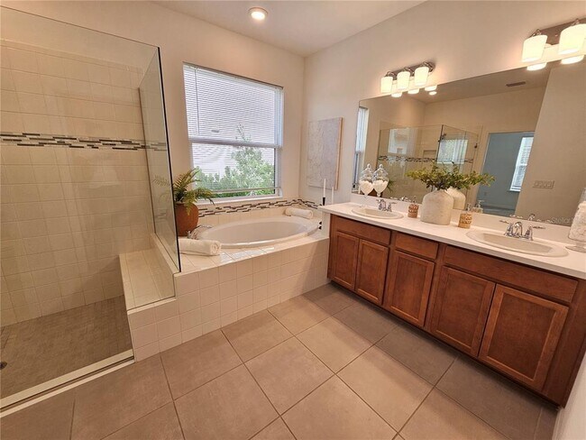 Building Photo - 10171 Milky Way Cir
