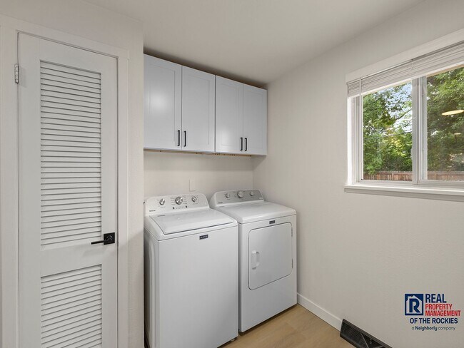 Building Photo - Beautifully Remodeled Duplex in Great Fort Collins Location!