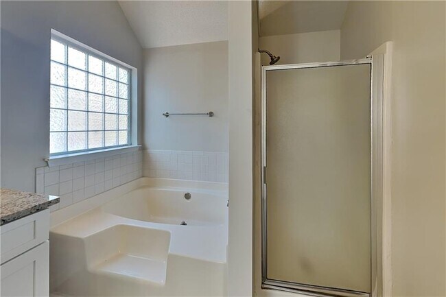 Building Photo - 137 Legend Creek Dr