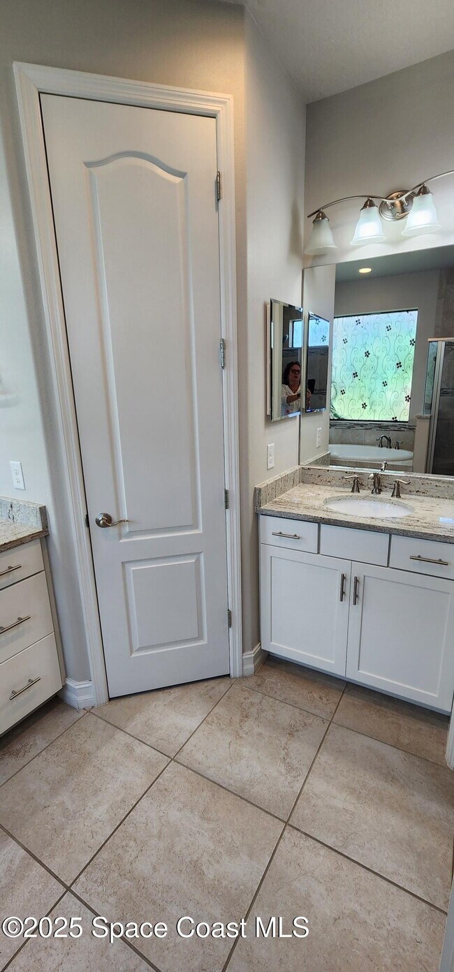 Building Photo - 3003 Trasona Dr