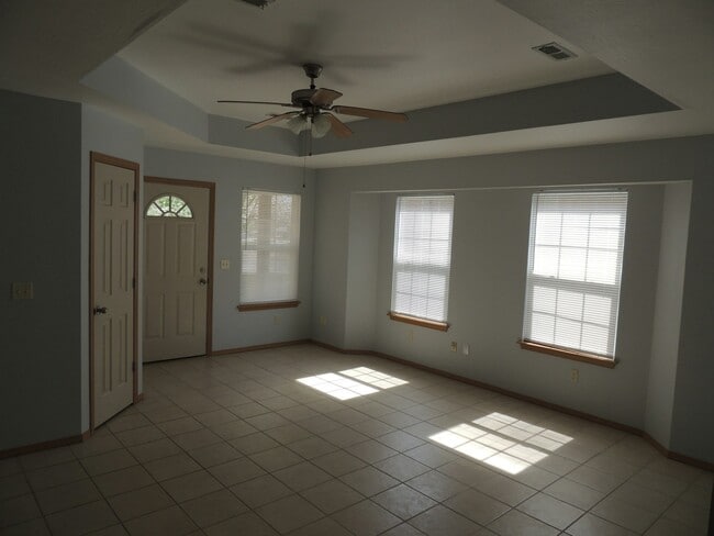 Building Photo - 649 Rilynn Ave