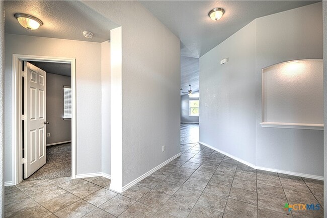Building Photo - 5726 Stonehaven Dr
