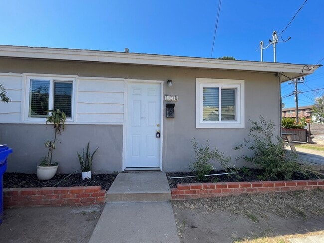 Building Photo - Quaint 1 Bedroom in Encinitas