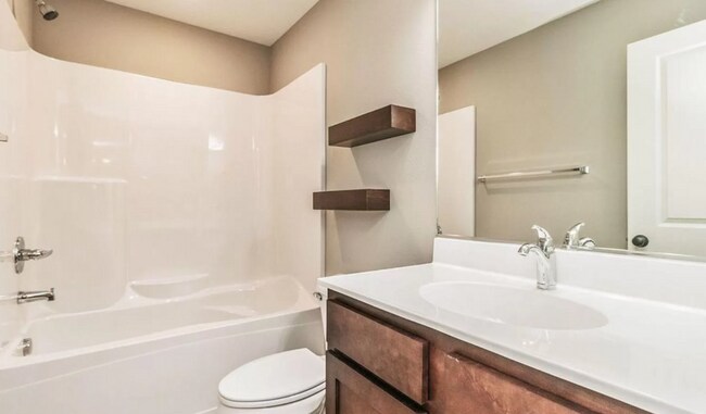 Building Photo - Sublease - 3 Bedroom Townhome Available Ja...