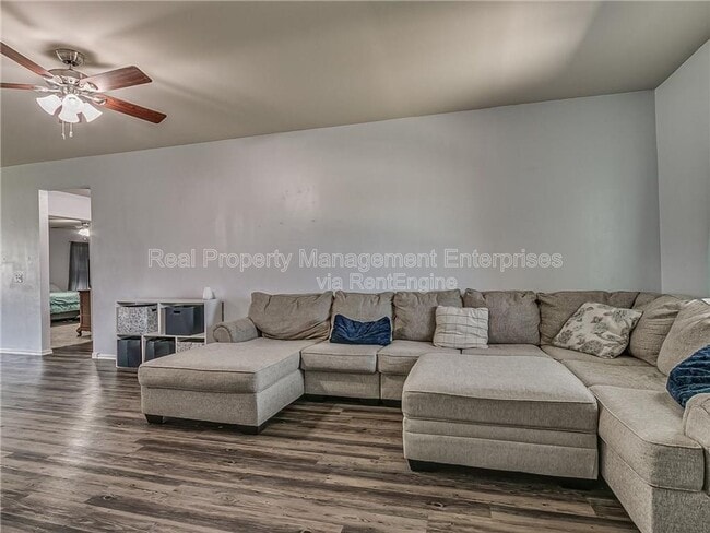 Building Photo - 1912 Autumn Way