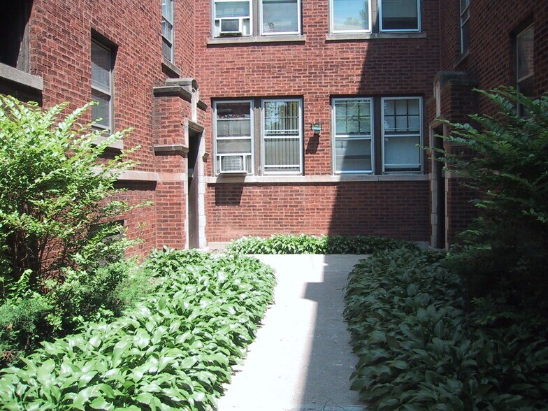 Building Photo - 3600 W Sunnyside Ave