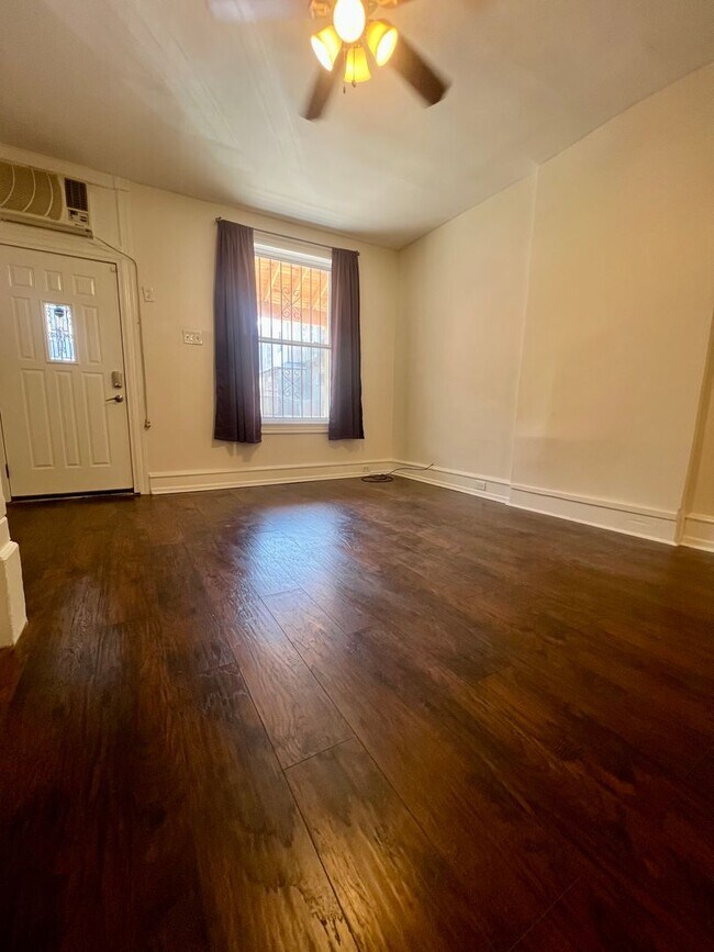 Building Photo - Stunning 3-Bedroom Townhome by LaSalle! Available NOW!