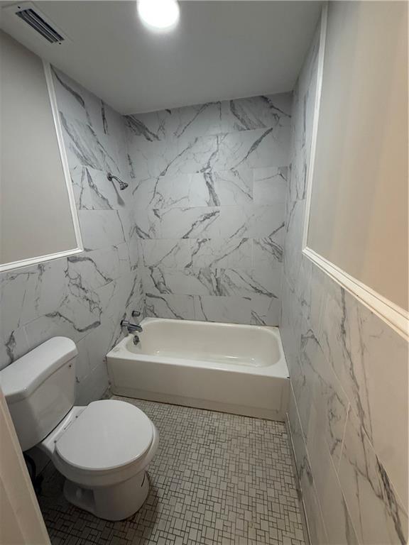 Building Photo - 505 Newport Dr W