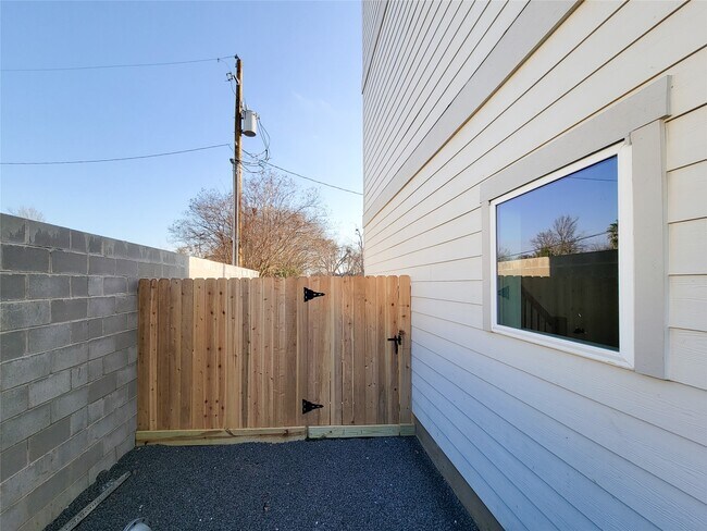 Building Photo - 7703 Earl Rudder Wy