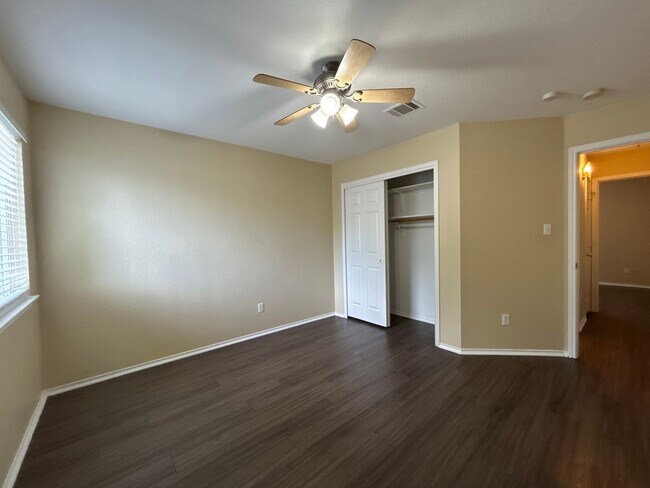 Building Photo - Charming 3BR Home with Modern Comforts and...