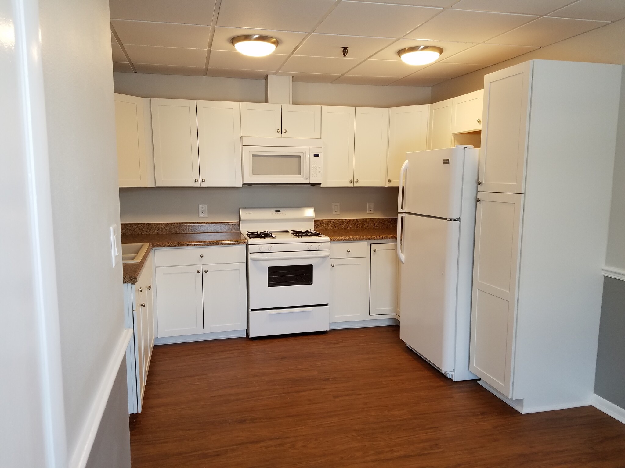 Building Photo - 115 E 4th Ave