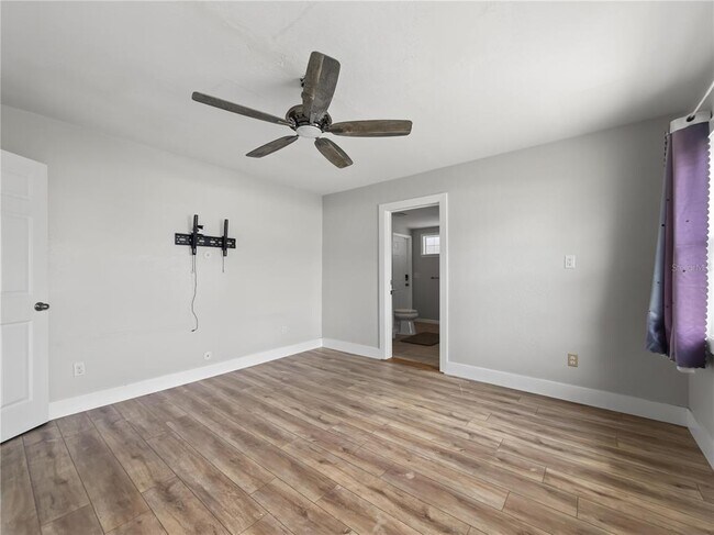 Building Photo - 125 Lake Roy Dr