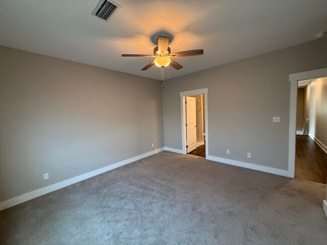 Building Photo - 202 Date Palm Ln
